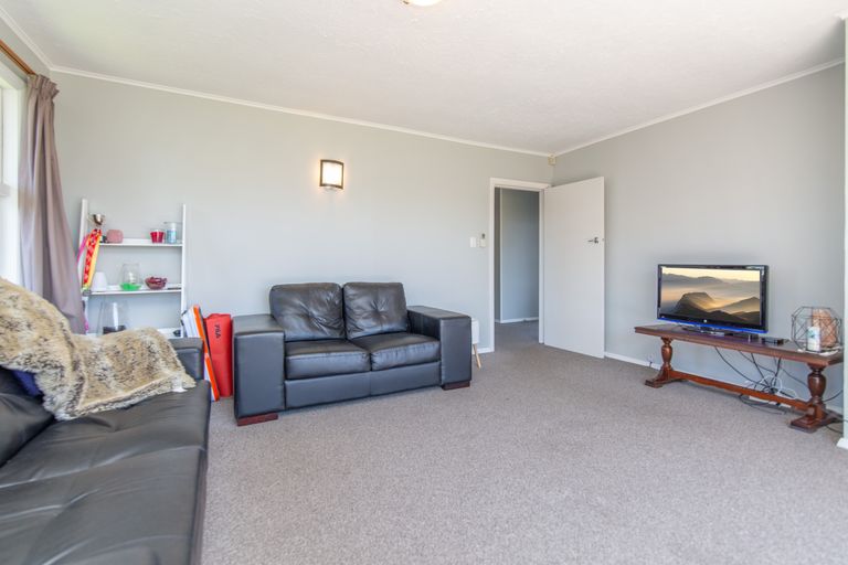 Photo of property in 31 Wainoni Road, Wainoni, Christchurch, 8061