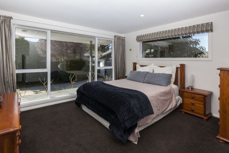 Photo of property in 14 Oakfield Street, Burnside, Christchurch, 8053