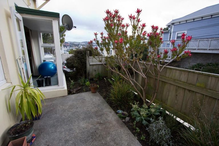Photo of property in 2/2 Scarborough Terrace, Mount Victoria, Wellington, 6011