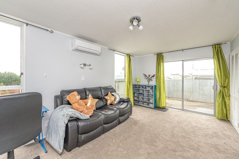 Photo of property in 19 Cross Street, Castlecliff, Whanganui, 4501