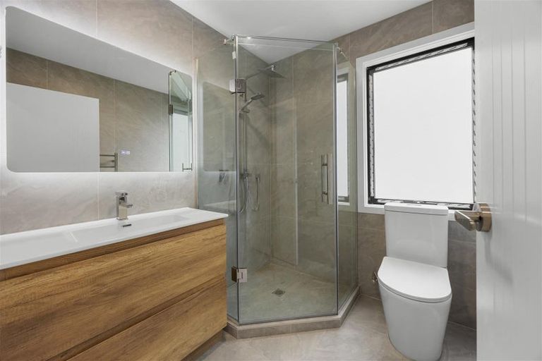 Photo of property in 4 Kautawa Lane, Massey, Auckland, 0614