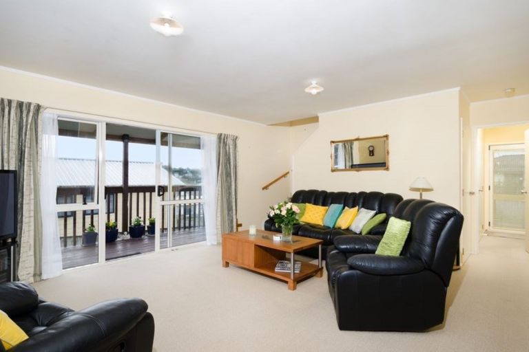 Photo of property in 16 Carillon Place, Massey, Auckland, 0614