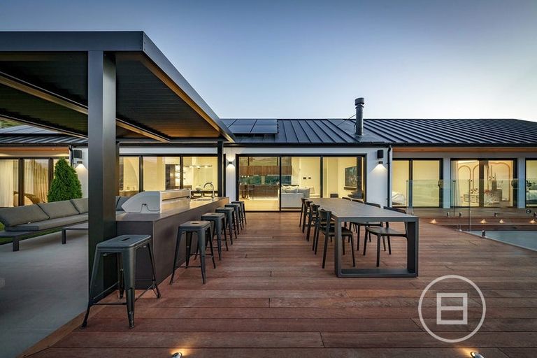 Photo of property in 5 Red Deer Rise, Kelvin Heights, Queenstown, 9300