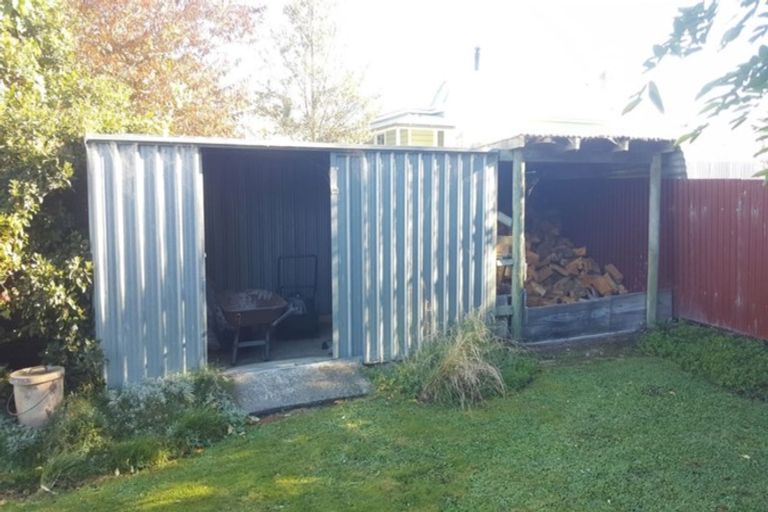 Photo of property in 90 Rhodes Street, Waimate, 7924