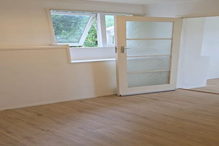 Photo of property in 35 Bayview Road, Browns Bay, Auckland, 0630