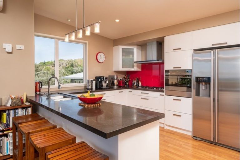 Photo of property in 30 Sirrah Street, Okitu, Gisborne, 4010