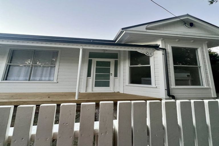 Photo of property in 40 Te Wharepouri Street, Berhampore, Wellington, 6023