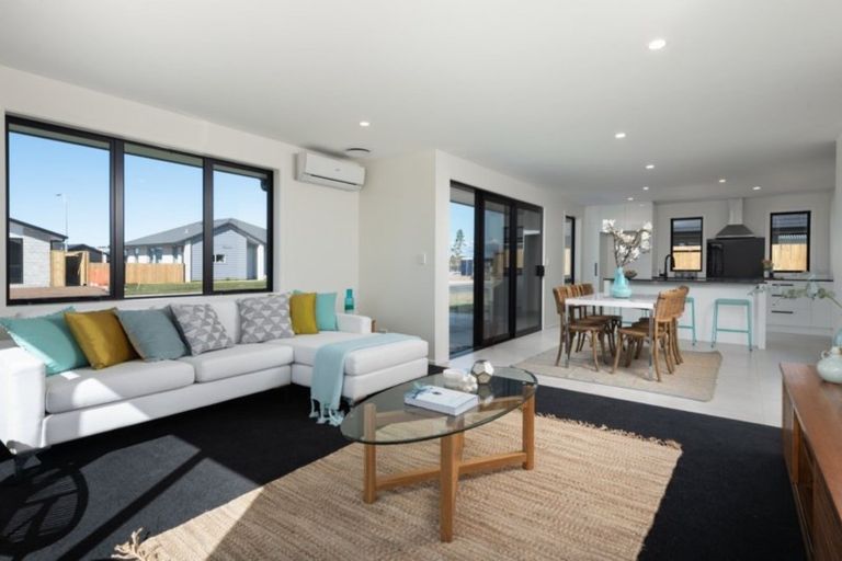 Photo of property in 1 Furlong Road, Papamoa, 3118