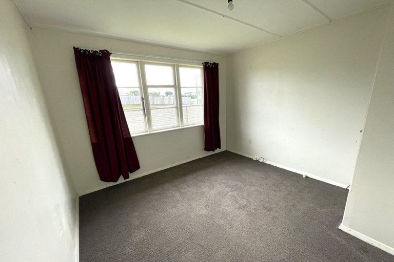 Photo of property in 19 Carson Street, Castlecliff, Whanganui, 4501