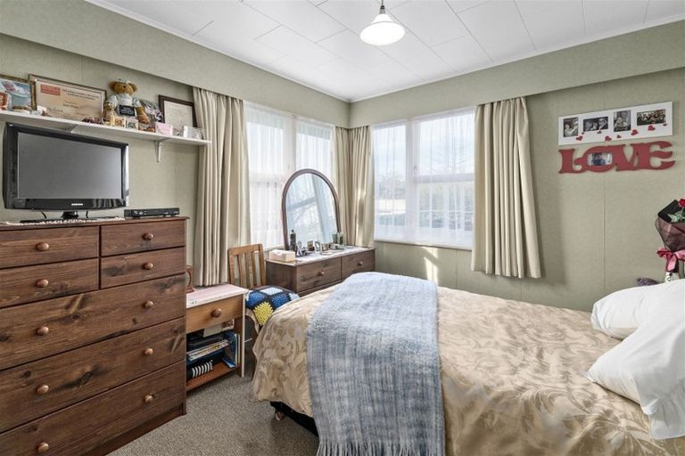 Photo of property in 140 Winchester Street, Levin, 5510