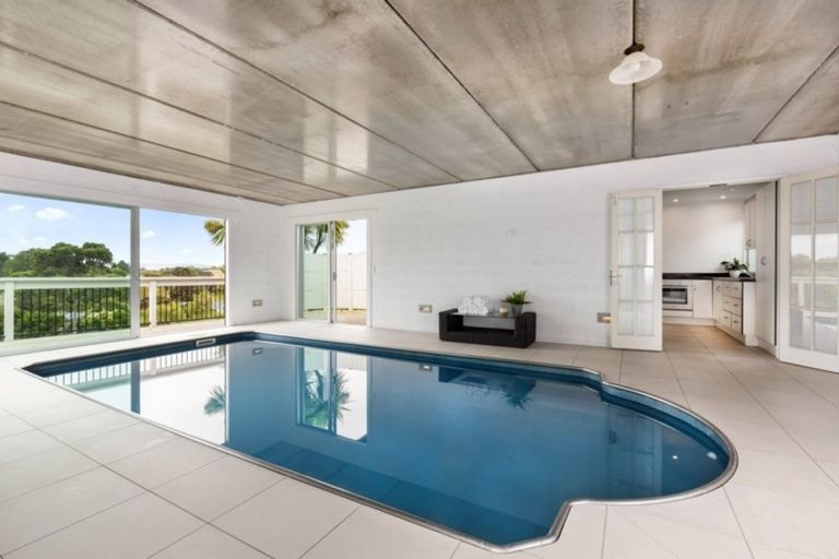 Photo of property in 24 Point Street, Raglan, 3225