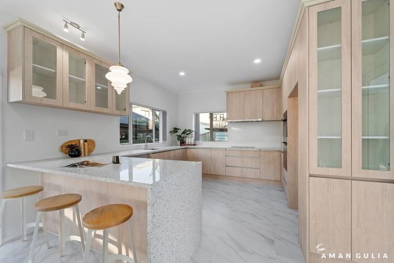 Photo of property in 208a Henderson Valley Road, Henderson, Auckland, 0612