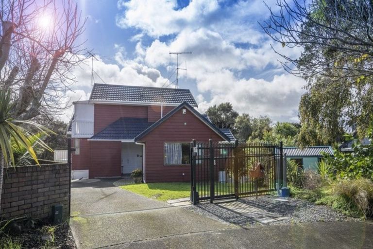 Photo of property in 7 Mosman Place, Chatswood, Auckland, 0626