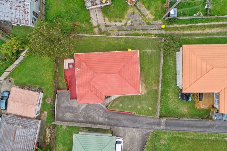 Photo of property in 68 Awaroa Road, Sunnyvale, Auckland, 0612