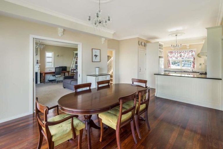 Photo of property in 24 Tamworth Crescent, Newlands, Wellington, 6037