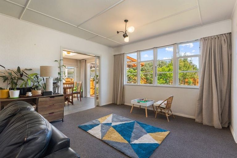 Photo of property in 137 Rangiora Avenue, Roslyn, Palmerston North, 4414