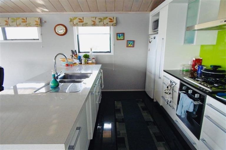 Photo of property in 3 Manu Crescent, Upper Vogeltown, New Plymouth, 4310