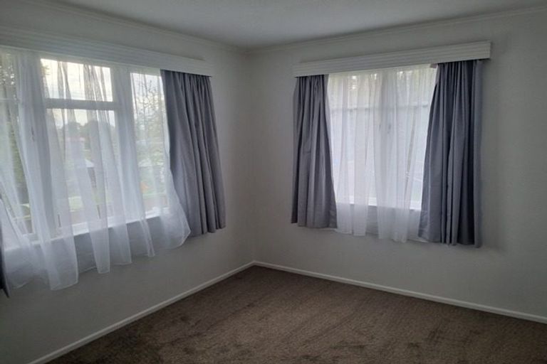 Photo of property in 3 Waters Place, New Lynn, Auckland, 0600