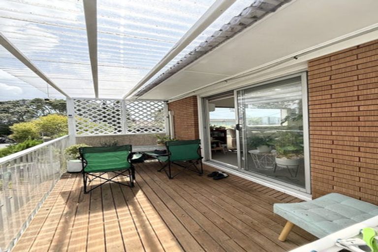 Photo of property in 1/240a East Coast Road, Forrest Hill, Auckland, 0620
