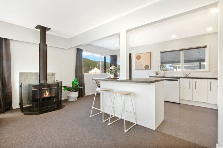 Photo of property in 253 Wellington Road, Wainuiomata, Lower Hutt, 5014