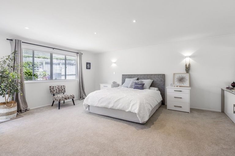 Photo of property in 12 Elgin Place, Red Beach, 0932