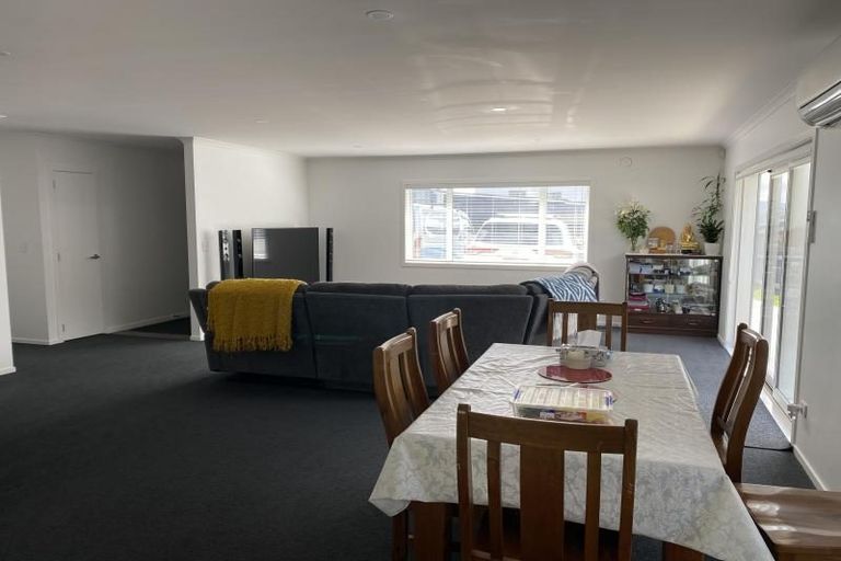 Photo of property in 67 Queen Charlotte Drive, Aotea, Porirua, 5024