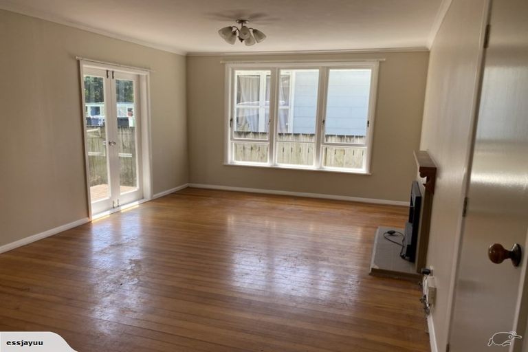 Photo of property in 1 Holdsworth Avenue, Trentham, Upper Hutt, 5018