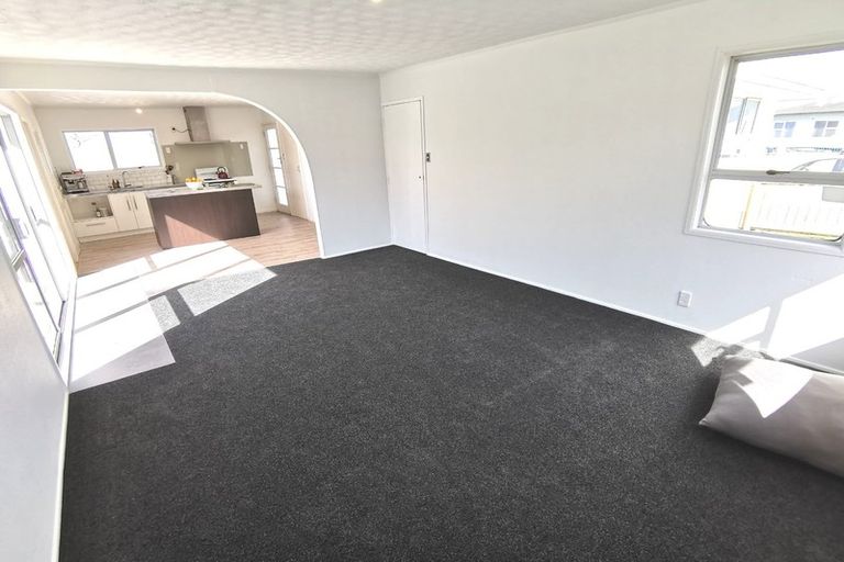 Photo of property in 18 Leaver Place, Weymouth, Auckland, 2103