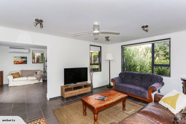 Photo of property in 13 Kathleen Reece Place, Waiuku, 2123