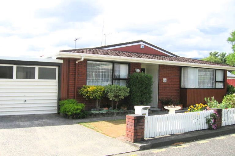 Photo of property in 2/11 California Drive, Totara Park, Upper Hutt, 5018