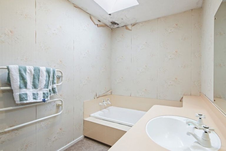 Photo of property in 2/280b Sawyers Arms Road, Bishopdale, Christchurch, 8053