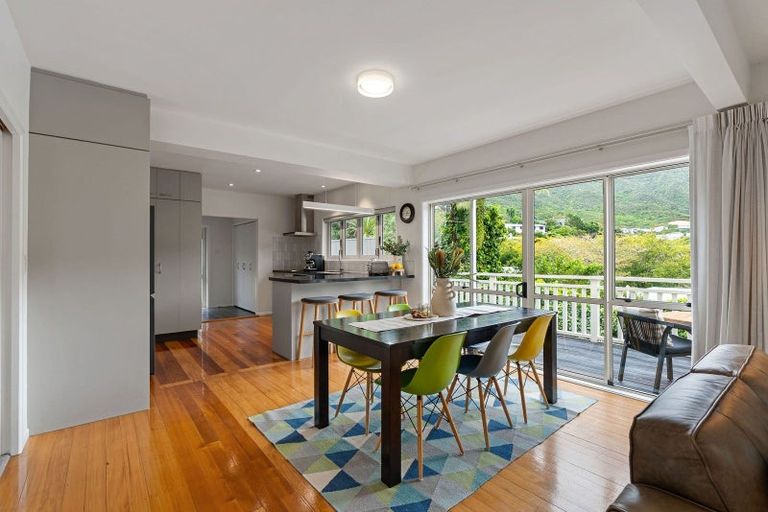 Photo of property in 43 Silverstream Road, Crofton Downs, Wellington, 6035