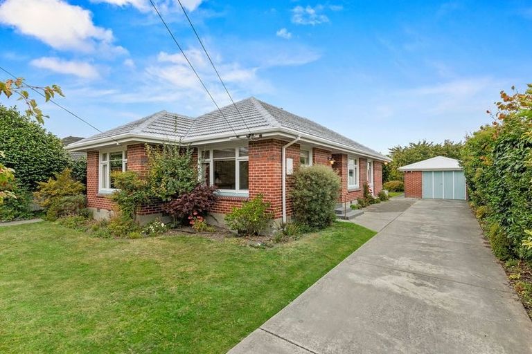 Photo of property in 35 Liverton Crescent, Bishopdale, Christchurch, 8053