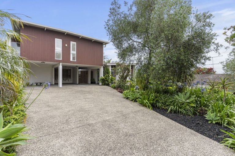 Photo of property in 33 Gretel Place, Hillcrest, Auckland, 0627