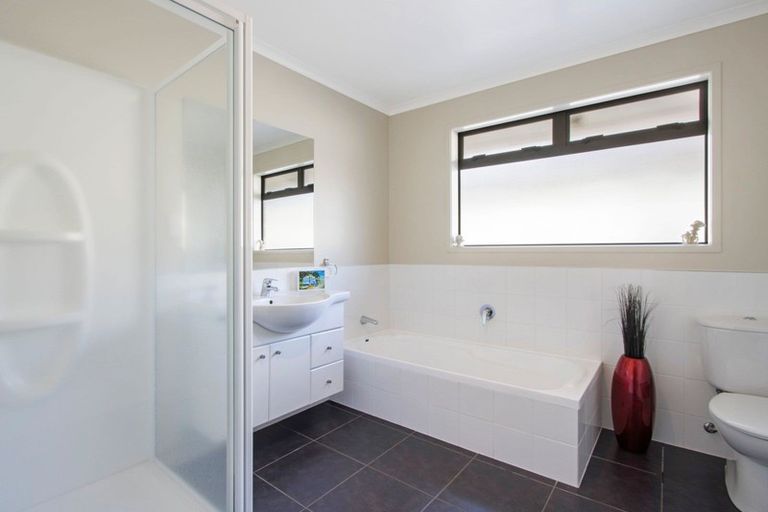 Photo of property in 8 Olive Close, Omokoroa, 3114