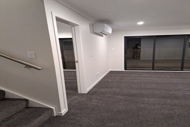 Photo of property in 1a Te Reinga View, Tawa, Wellington, 5028