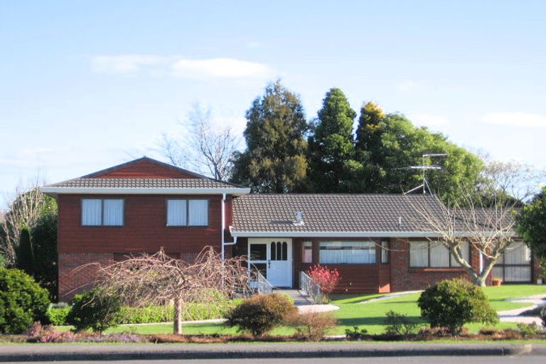 Photo of property in 8 Grove Road, Papakura, 2110