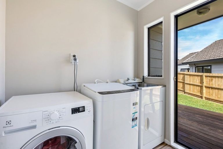 Photo of property in 2/13 De Quincey Terrace, Highland Park, Auckland, 2010