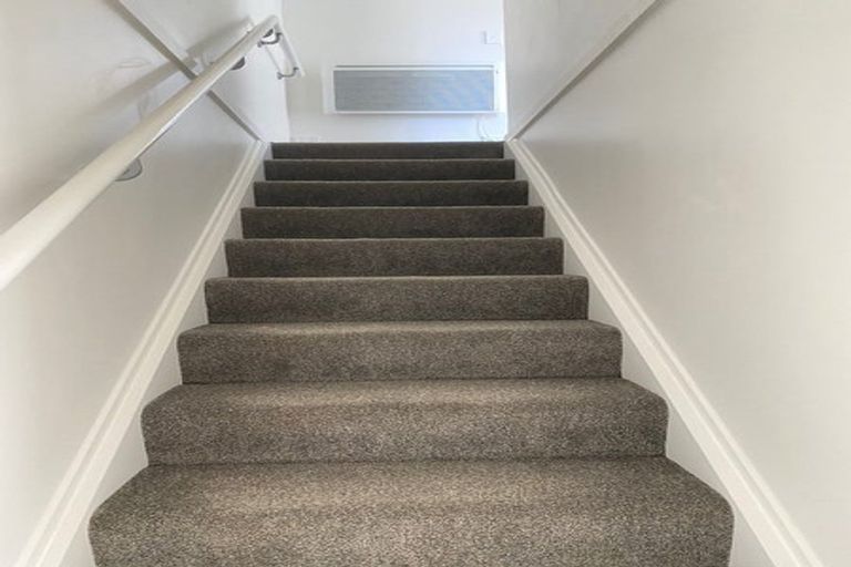 Photo of property in 1 Kaneke Place, Glen Eden, Auckland, 0602