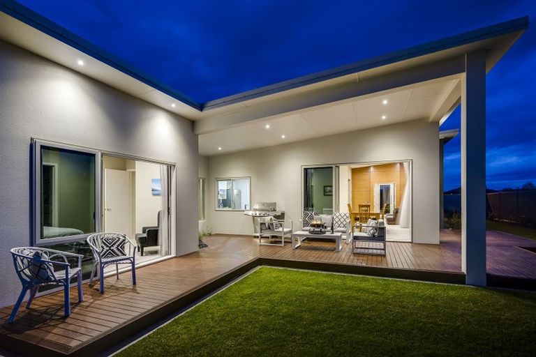 Photo of property in 88 Orotu Drive, Poraiti, Napier, 4112