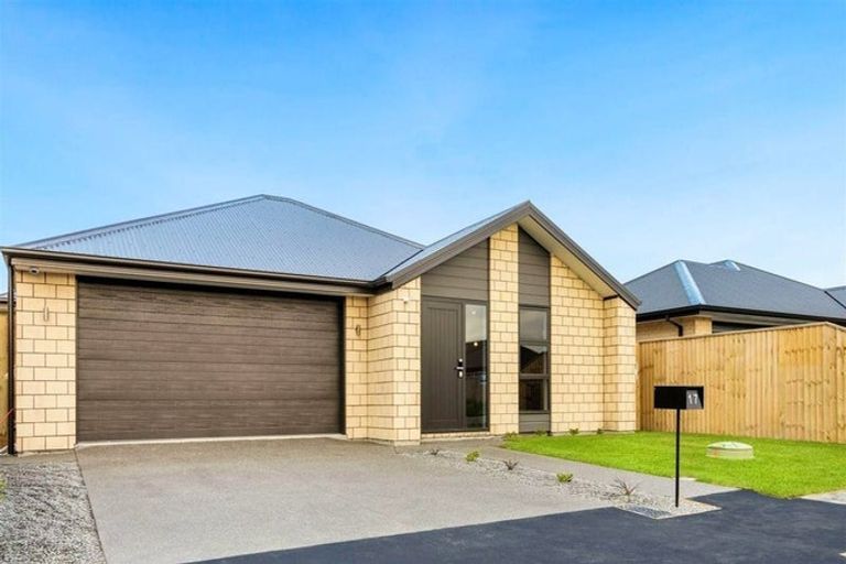 Photo of property in 17 Allied Road, Halswell, Christchurch, 8025