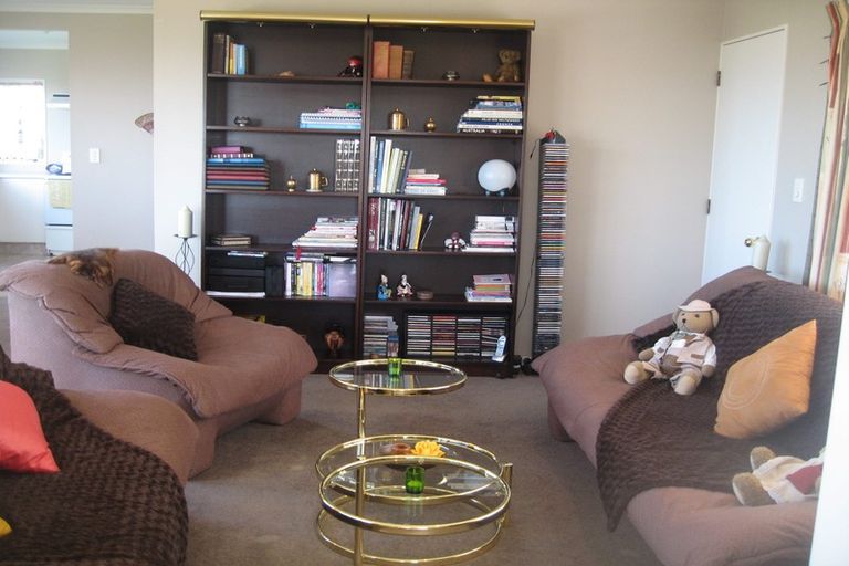 Photo of property in 49 Ashton Fitchett Drive, Brooklyn, Wellington, 6021