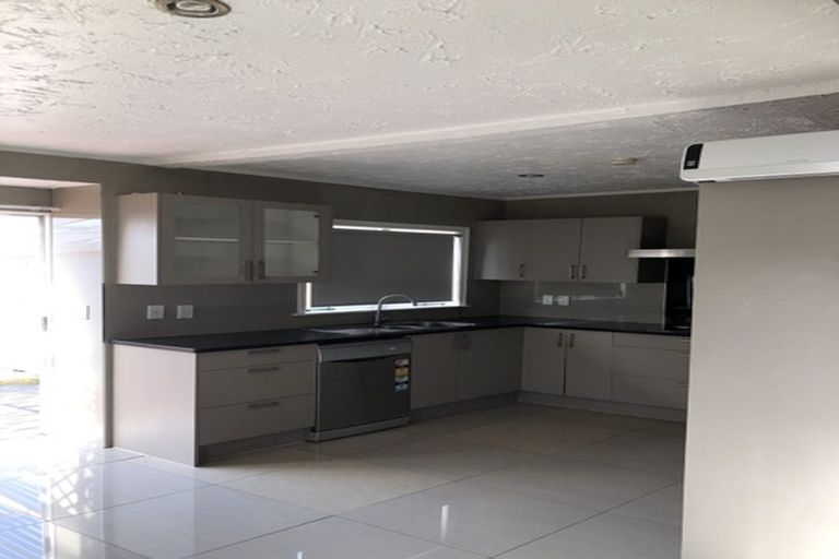 Photo of property in 130 Great South Road, Takanini, 2112