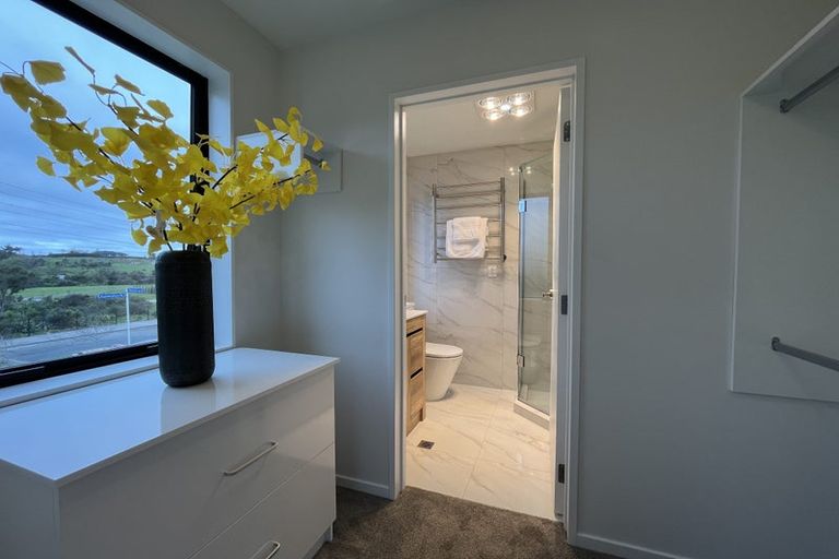 Photo of property in 1 Whawhaki Lane, Kumeu, 0810