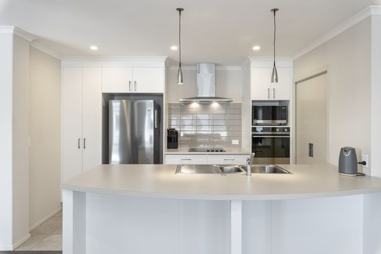 Photo of property in 33 Noumea Drive, Rangatira Park, Taupo, 3330