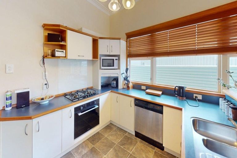 Photo of property in 16 Nikau Street, Takaro, Palmerston North, 4410