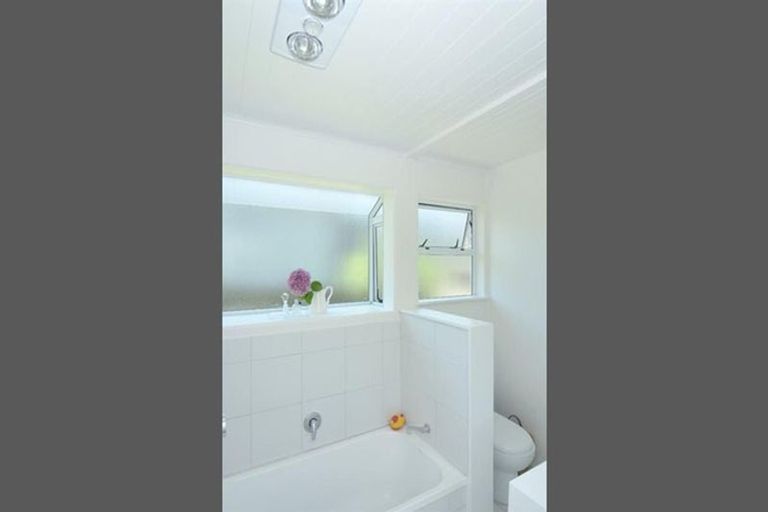 Photo of property in 13 Merchant Avenue, Te Atatu South, Auckland, 0610