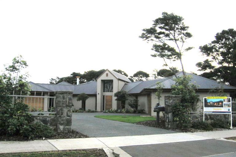 Photo of property in 2 Thomas Hunter Lane, Greenhithe, Auckland, 0632
