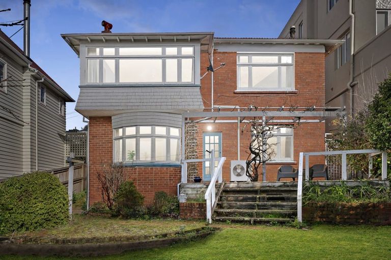 Photo of property in 4 Wesley Road, Kelburn, Wellington, 6012