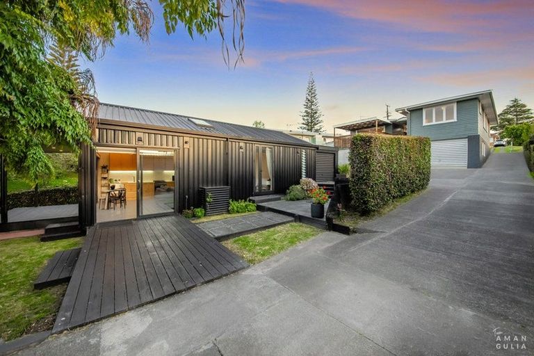 Photo of property in 27 Amberley Avenue, Te Atatu South, Auckland, 0610